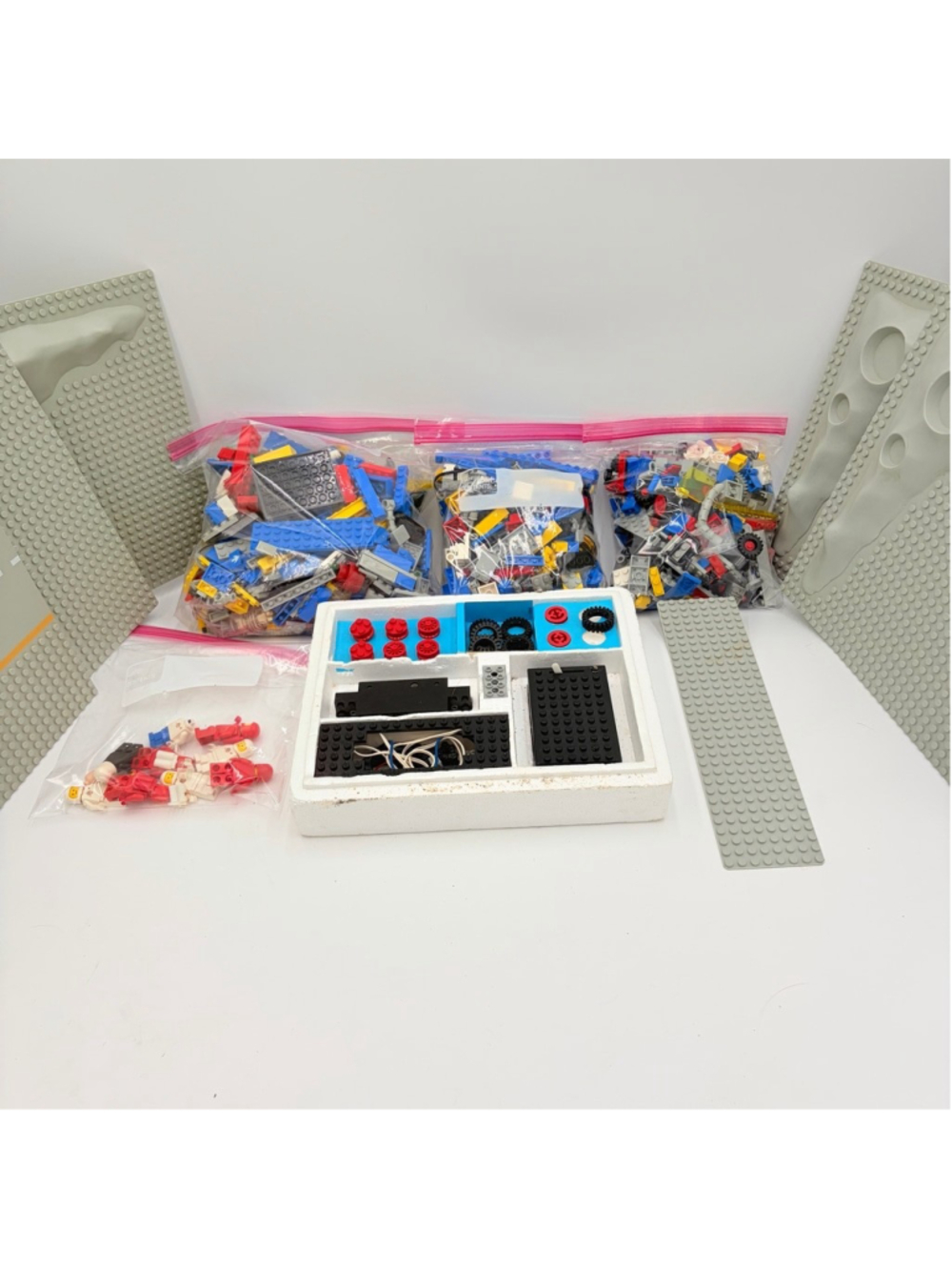 LEGO Classic Space Lot Minifigs Crater Baseplates Motor 1970s 1980s Parts